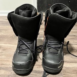 Thirty two women’s snowboard boots